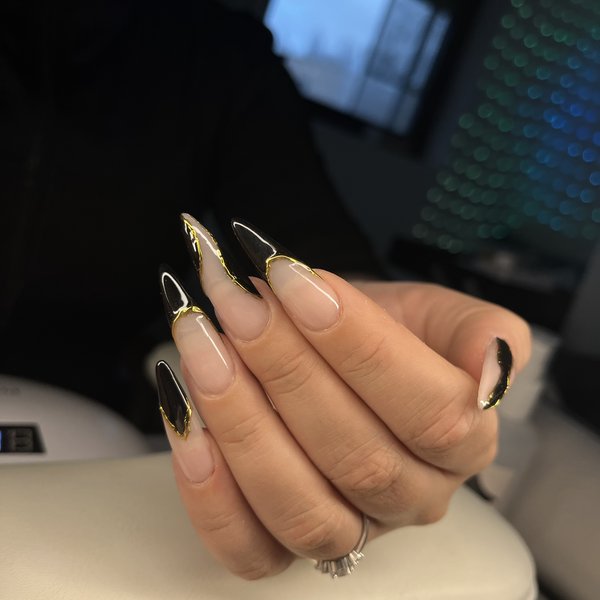 French noir & contour doré — LiaNails